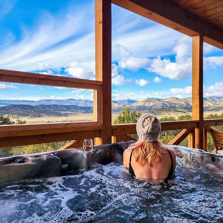 Painted Cliffs-Hot Tub, Amazing Views Between Zion And Bryce Villa Orderville Exterior photo