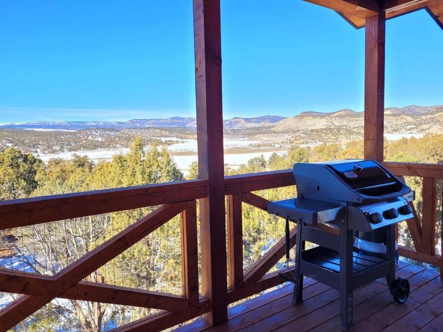 Painted Cliffs-Hot Tub, Amazing Views Between Zion And Bryce Villa Orderville Exterior photo