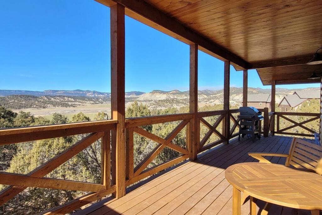 Painted Cliffs-Hot Tub, Amazing Views Between Zion And Bryce Villa Orderville Exterior photo