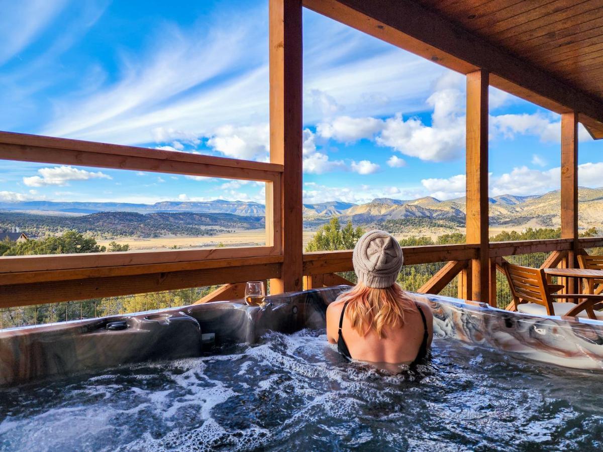 Painted Cliffs-Hot Tub, Amazing Views Between Zion And Bryce Villa Orderville Exterior photo